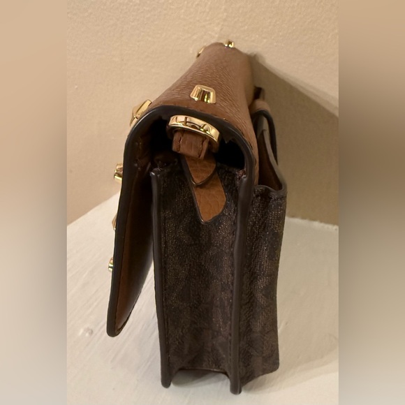 Michael Kors Jet Set Small Studded Smartphone
Crossbody Bag EUC - Picture 13 of 17